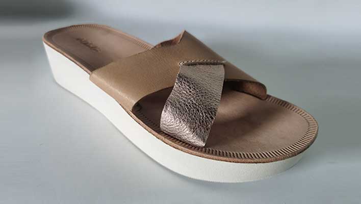 拖鞋加工(gōng)廠 拖鞋加工(gōng)廠