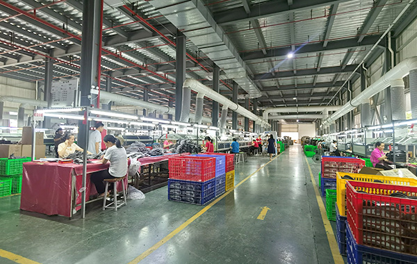 {振揚實業是拖鞋廠家、拖鞋加工(gōng)廠、拖鞋代工(gōng)廠、高端拖鞋定制、人字拖加工(gōng)廠、定制拖鞋工(gōng)廠、品牌拖鞋代工(gōng)廠、涼鞋代工(gōng)廠、沙灘拖鞋廠家、涼鞋廠家，自1980年以來，專注研制及生産(chǎn)拖鞋。}